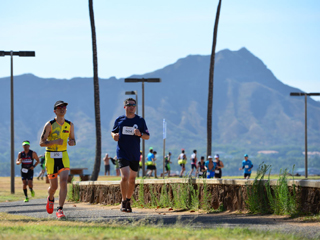 (写真:ロケーションを楽しむのもアウトドアスポーツの魅力だ)