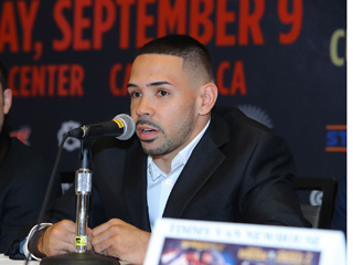 (写真:世界的に無名のニエベスは井上相手にどんなボクシングをみせるか Photo By Tom Hogan, K2 Promotions)