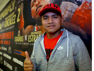 (写真:前戦は微妙な判定とはいえ、2連敗は許されない。ゴンサレスにとって絶対に負けられない一戦だ Photo By Tom Hogan, K2 Promotions)