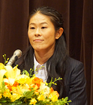 151217澤穂希座り(加工済み)