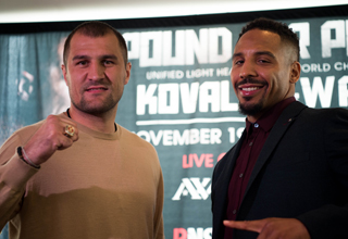 （写真：ウォード＜右＞が勝つとすれば、クリンチの多い凡戦になる可能性も否定できない　Photo By Khristopher Sandifer/Roc Nation Sports）