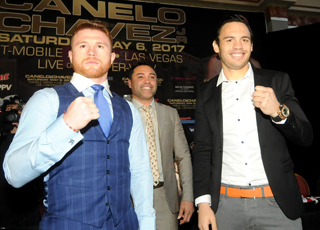 （写真：ロとチャベスはアメリカ複数都市、メキシコを回る会見ツアーを行うなど、ライバル対決は話題沸騰している　Photo By Rich /Golden Boy Promotions）