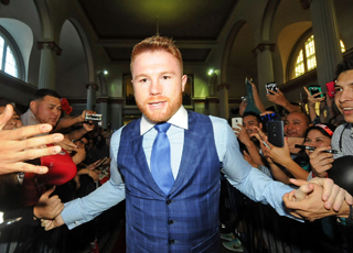 （写真：フロイド・メイウェザー引退後、カネロは現役では最大の興行価値を誇るボクサーになった　Photo By Rich /Golden Boy Promotions）