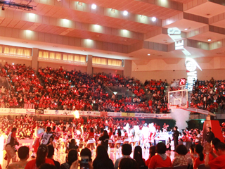 （写真：ホーム最終戦では7327人もの観客を動員した）