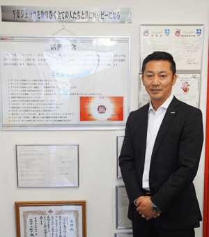 （写真：「千葉ジェッツを取り巻く全ての人たちとハッピーになる」を活動理念にしている島田代表）