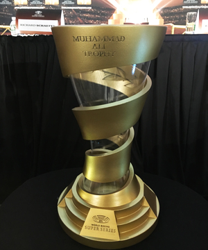 （写真：「美しいモハメド・アリ・トロフィー）