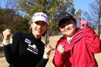 プロゴルファー飯島茜、「体に触れると信号が出る」レッスン番組スタート！