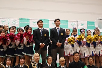 青学大、４年連続Wドライチ 渡部海は楽天、鈴木泰成はソフトバンクが交渉権獲得　～NPBドラフト会議～