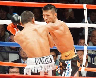 内山、TKOで11度目の防衛！　田口は逆転TKOでＶ２　～ボクシング世界戦～