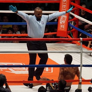 内山、まさかのKO負け　田口＆河野は防衛　～ボクシングトリプル世界戦～