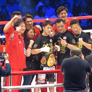 井上尚弥、３階級制覇達成！　拳四朗はKOでＶ３　～ボクシング世界戦～